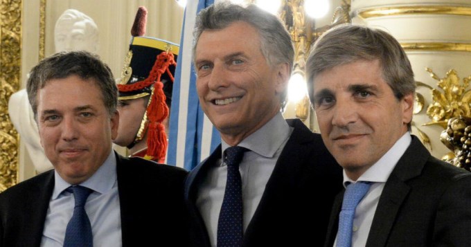 Macri les tom&oacute; juramento a Dujovne y Caputo