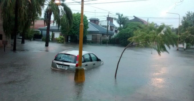 M&aacute;s de 400 evacuados por lluvias en Santa Fe