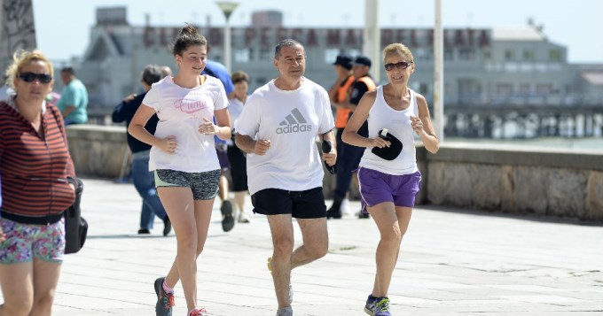 Muchos turistas, entre el descanso y la actividad f&iacute;sica