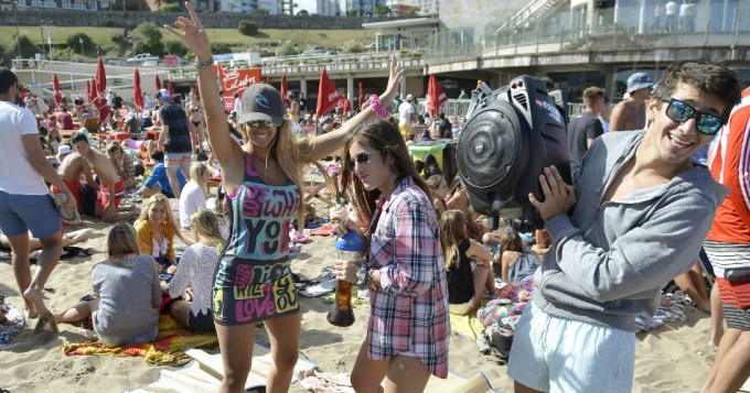 Playa Grande, el lugar elegido por los j&oacute;venes