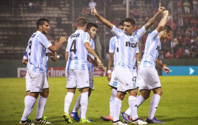 Racing gole&oacute; a un Independiente sin respuestas
