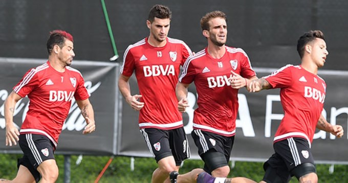 River prob&oacute; defensa de tres y meti&oacute; seis
