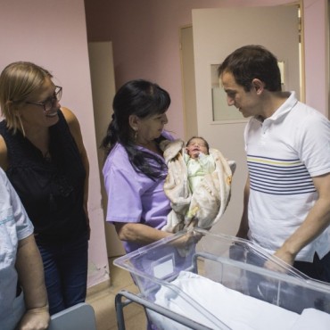 El Intendente visit&oacute; al primer beb&eacute; del a&ntilde;o que naci&oacute; en el hospital municipal