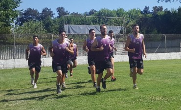 Pablo Burzio de pretemporada con Villa D&aacute;lmine