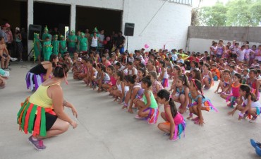 A pura fiesta, la Colonia Municipal Integradora present&oacute; sus grupos