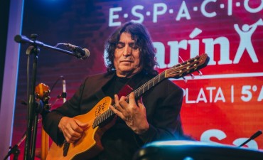 Luis Salinas deleit&oacute; con su m&uacute;sica