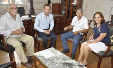 El Intendente se reuni&oacute; con vecinos de la isla 