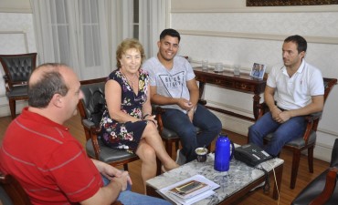 Abella se reuni&oacute; con integrantes de la Cruz Roja filial Campana