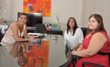 Schvartz recibi&oacute; a la joven campanense que alfabetiza digitalmente a internos de la Unidad N&deg;21