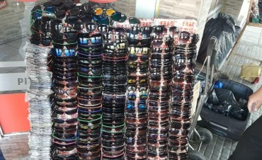 Decomisan mercader&iacute;a ilegal a un vendedor ambulante