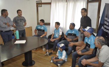 Abella contin&uacute;a apoyando a deportistas locales