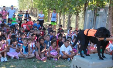 La Asociaci&oacute;n Civil K-9 visit&oacute; la Colonia Municipal Integradora