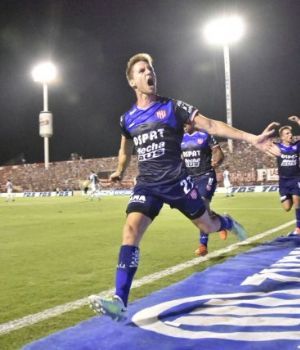 Uni&oacute;n de Santa Fe derrot&oacute; a Racing Club por 2 a 1