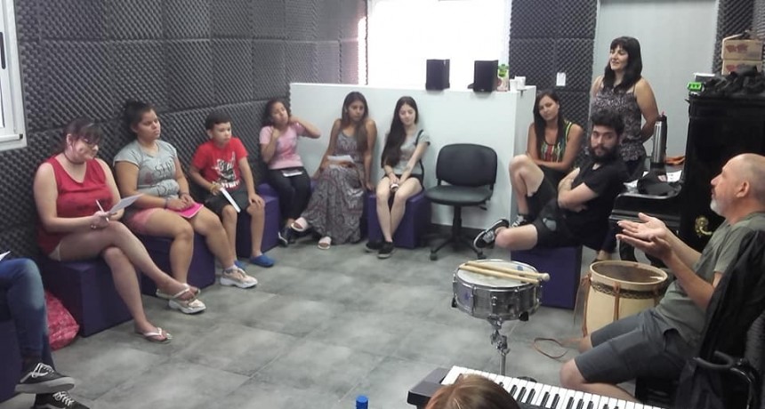 Con talleres de ensamble, la Escuela Municipal de Música continúa sus actividades en verano