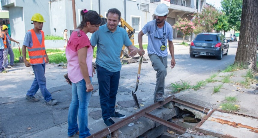 Realizan una importante obra de bacheo de hormig&oacute;n en la calle Alem