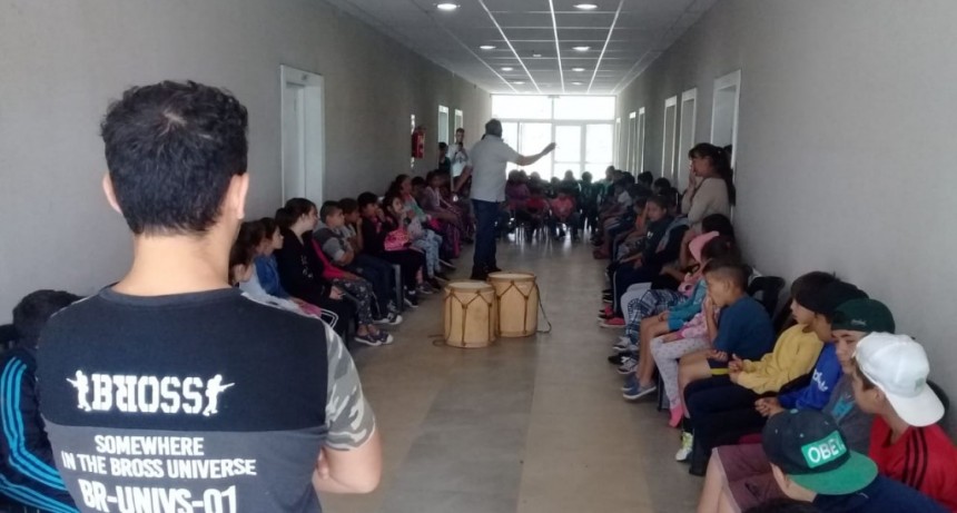 Los talleres municipales de cultura llegaron a las Escuelas Abiertas de Verano