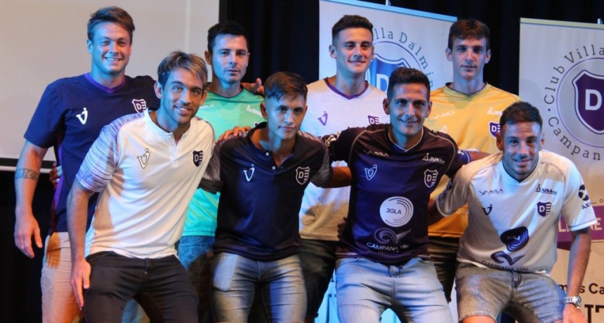 Se presentó toda la indumentaria que va a ser utilizada por el plantel profesional