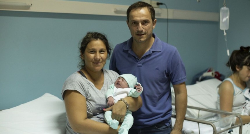 El Intendente visit&oacute; a la primera beb&eacute; del a&ntilde;o 