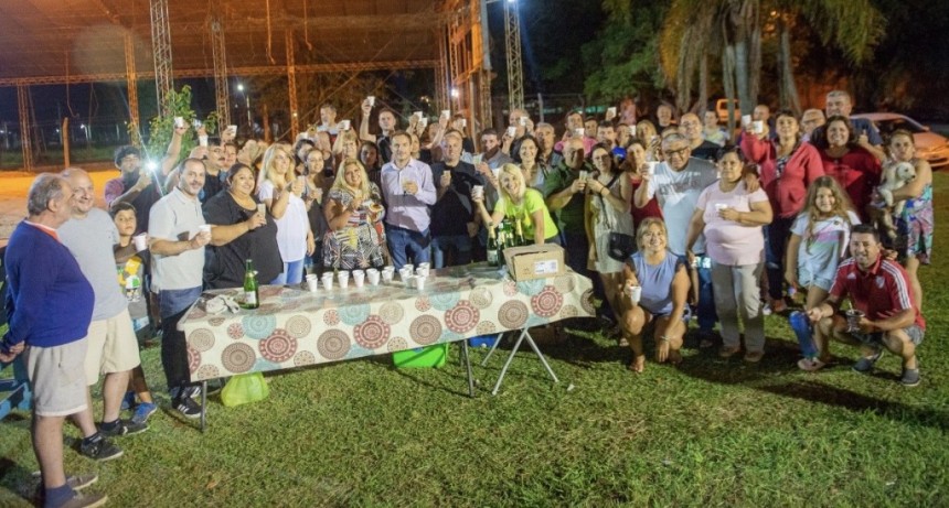 El Intendente entreg&oacute; tierras a la sociedad de fomento de barrios Amigos