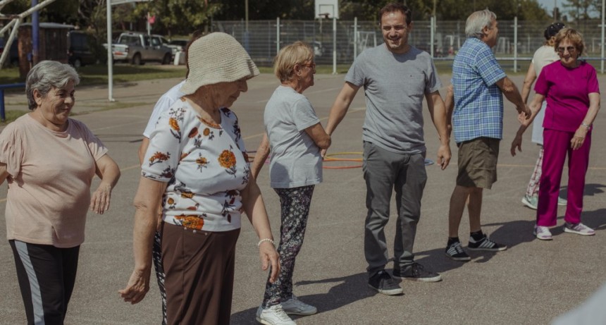 Colonia Municipal de Verano: Abella visit&oacute; a los adultos mayores