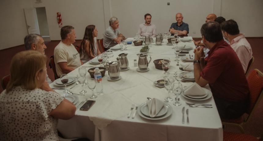 Abella se reuni&oacute; con referentes de la C&aacute;mara de Hoteleros para fomentar el turismo en la ciudad