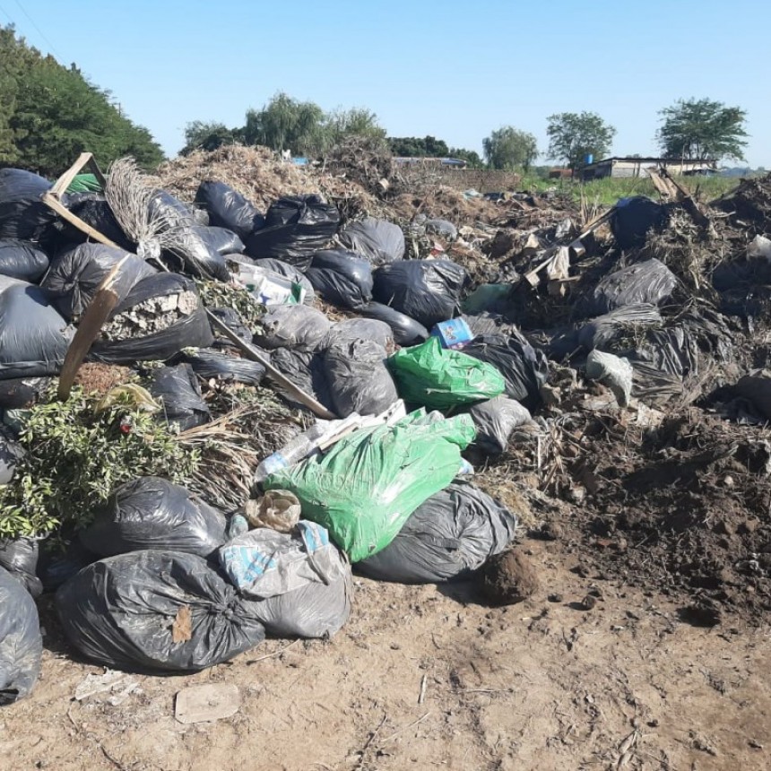 Marco Colella denuncia que el municipio tira residuos en cavas del Barrio Las Praderas