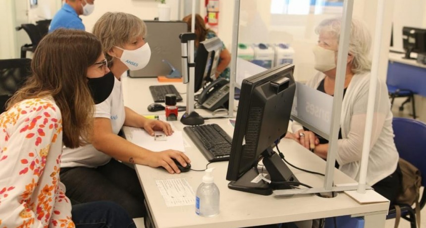 FERNANDA RAVERTA ANUNCIÓ 250 MIL MILLONES DE PESOS EN CRÉDITOS PARA JUBILADOS Y PENSIONADOS   