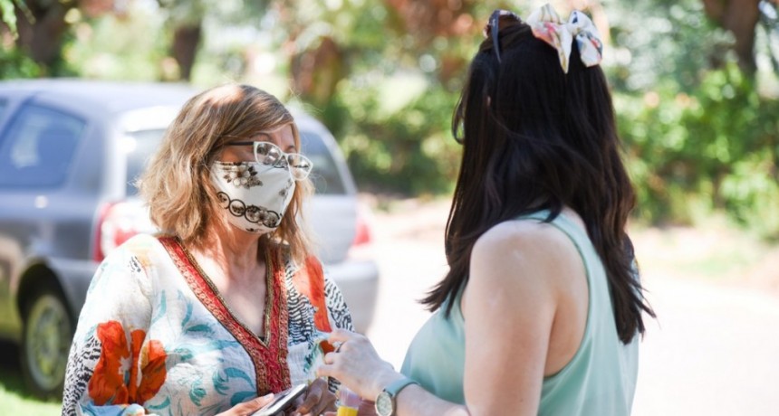 Alonso y Carrizo junto a jubilados de Las Campanas