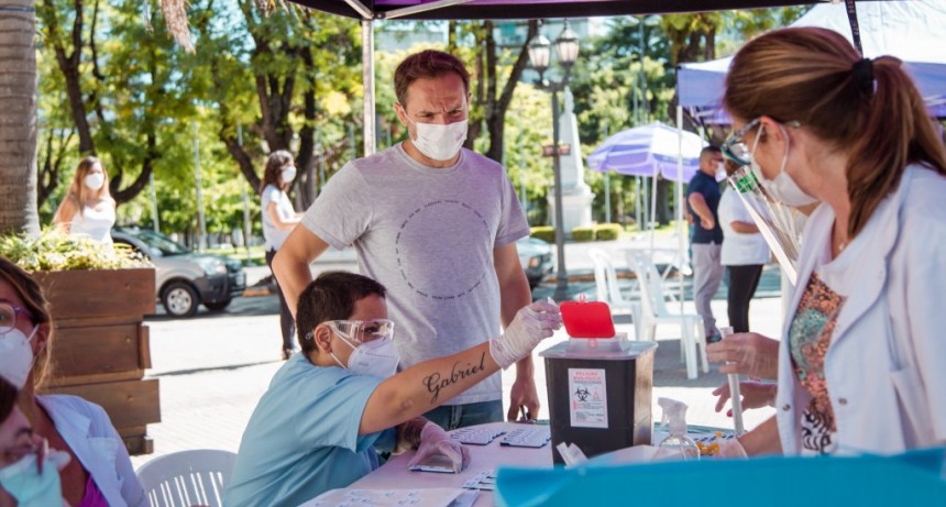 “Campana Testea”: unos 400 vecinos pudieron hisoparse y obtener el resultado en 15 minutos 