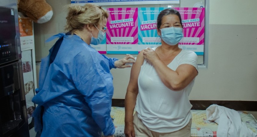 Siguen llegando las vacunas para el personal de salud pero aún faltan más del 78% 