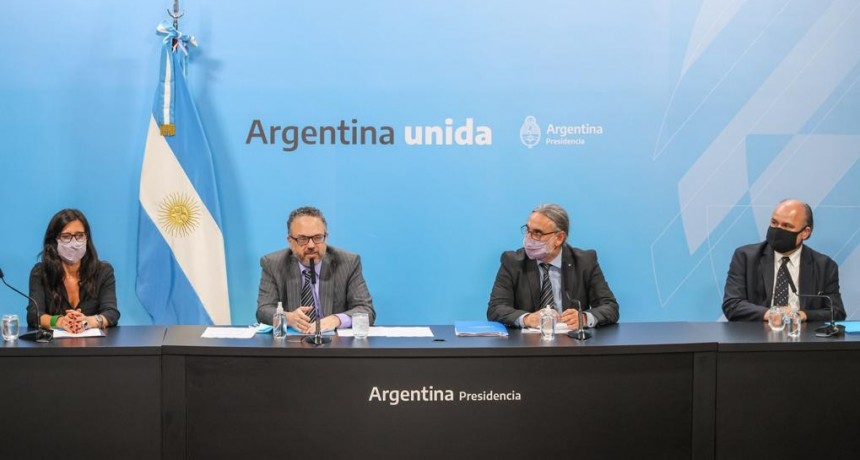 El Presidente firmó un acuerdo por el que se rebajarán hasta un 30 por ciento los precios de 10 cortes de carne populares 