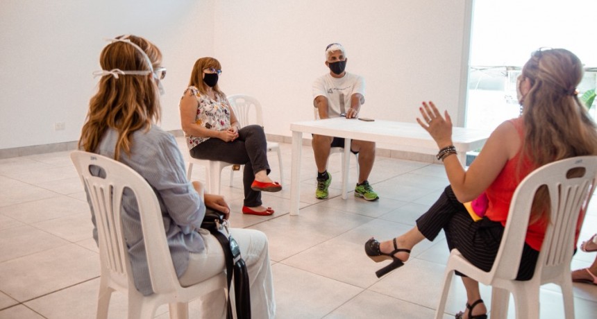 Con eje en la vuelta a clases presenciales, consejeros escolares se reunieron con vecinas autoconvocadas 