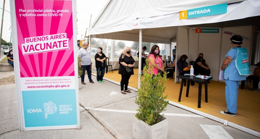 Comenzó la vacunación de adultos mayores y docentes que integran grupos de riesgo