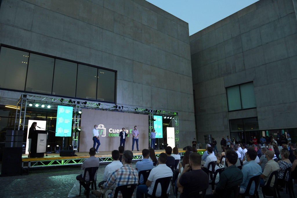 MAR DEL PLATA  Kicillof y Cuattromo encabezaron el acto en conmemoración del bicentenario del Banco Provincia 