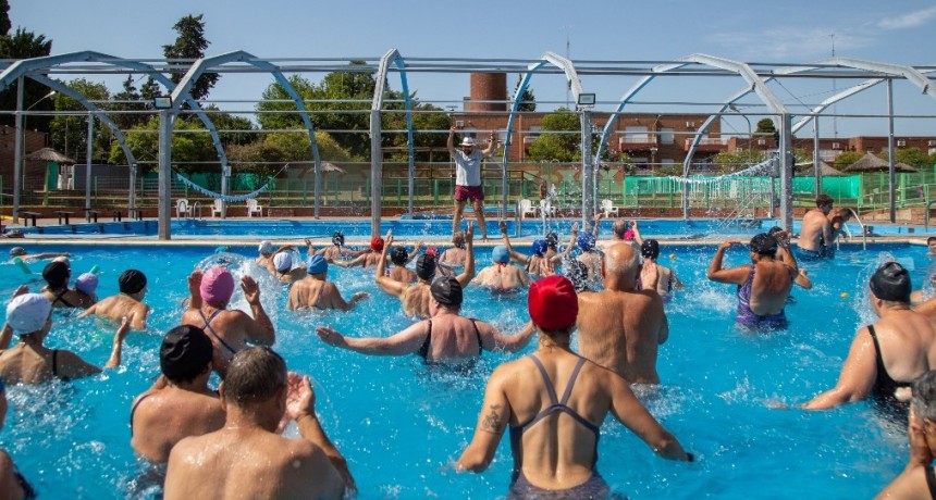 Adultos mayores y personas con discapacidad disfrutan del verano en la Colonia Municipal 