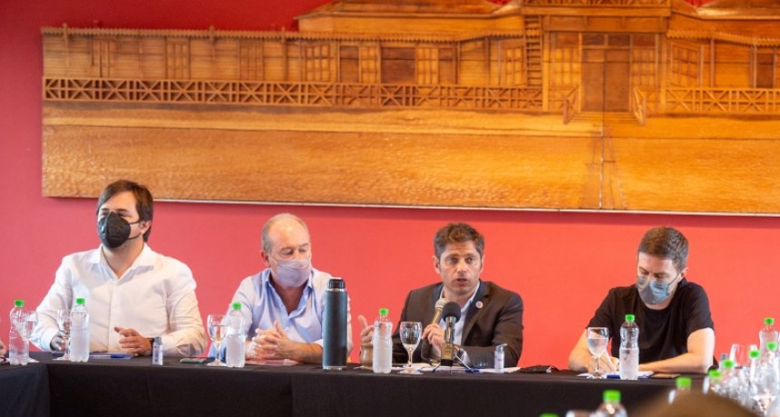 TEMPORADA RÉCORD : Kicillof se reunió con comerciantes y empresarios vinculados al turismo en Monte Hermoso   