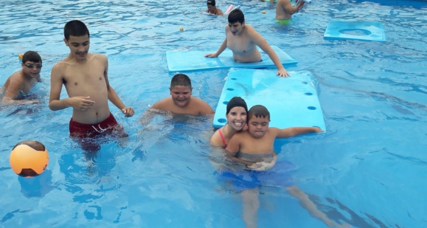 Niños, jóvenes y adultos mayores siguen disfrutando de la Colonia Municipal de Verano 