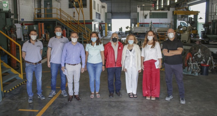 Vidal estuvo en Campana y, junto al intendente Abella, visitaron la empresa Ameghino Servicios