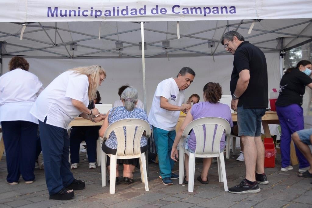 Se aplicaron unas 250 vacunas contra el Covid-19 en la Plaza Eduardo Costa
