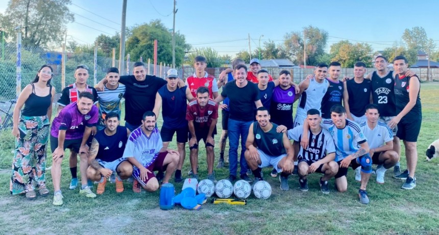 ALEJO SARNA ENTREGÓ MATERIAL DEPORTIVO AL CLUB LA JOSEFA PARA SU PRESENTACIÓN EN LA COPA FEDERACIÓN