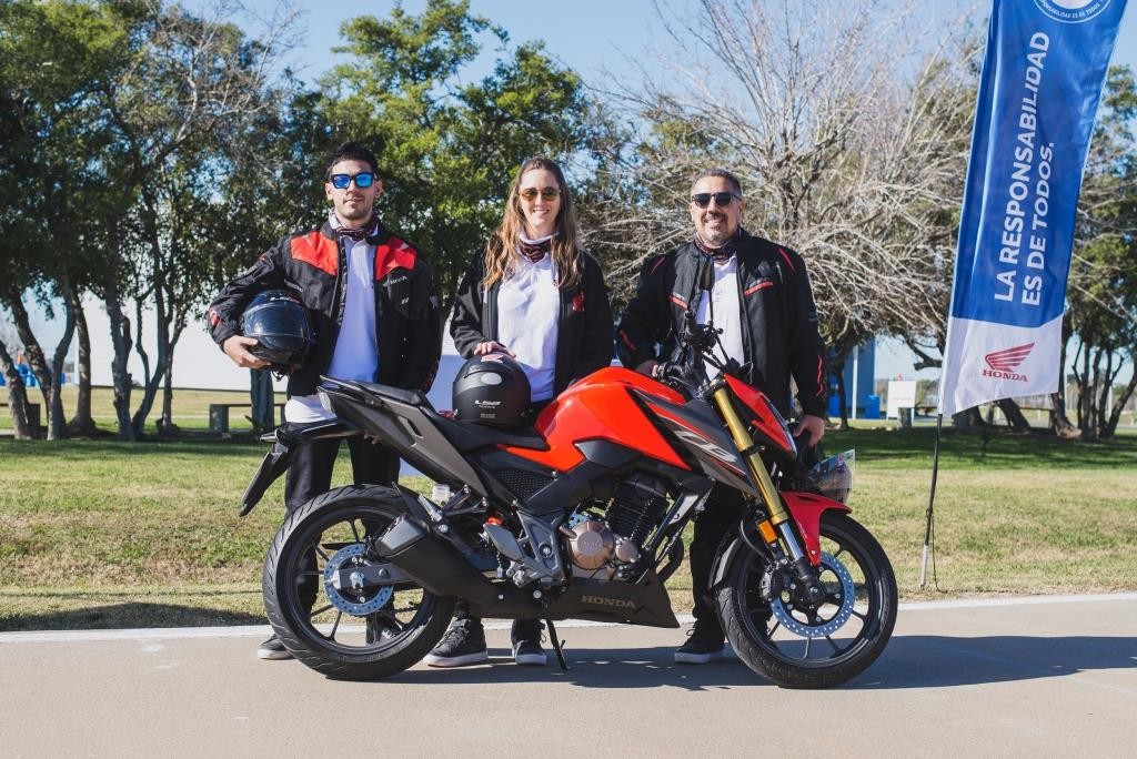 EL DEPARTAMENTO DE SAFETY DE HONDA ARGENTINA Y MUJERES AL VOLANTE PRESENTAN EL PROGRAMA DE CONDUCCIÓN DE MOTOS “ALAS EN MOVIMIENTO”