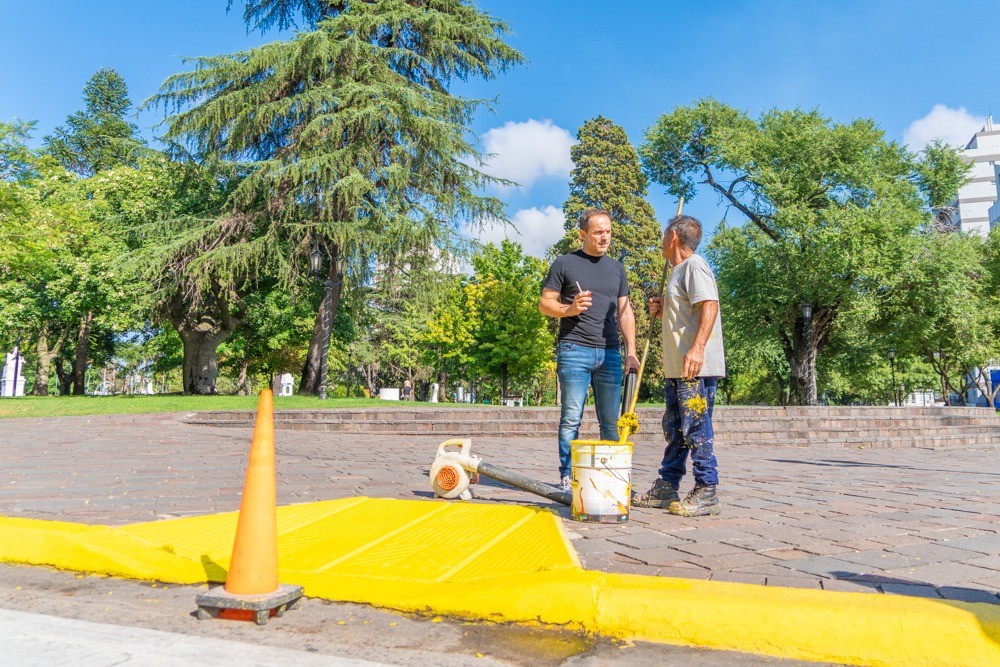 El Intendente supervisó los trabajos de puesta en valor de la Plaza Eduardo Costa