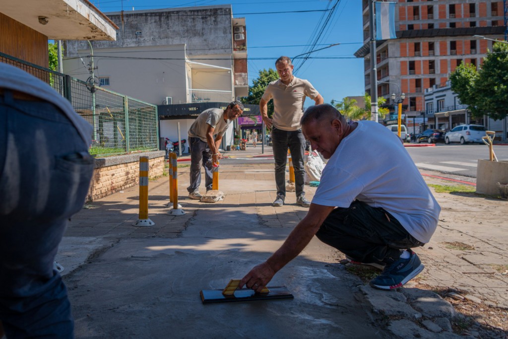 El Municipio puso en marcha un plan de reparación de veredas en principales avenidas de la ciudad