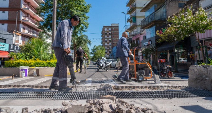 Abella supervisó el inicio de nuevas tareas de mantenimiento en la Av. Rocca