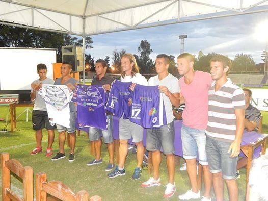 Villa Dálmine presentó su nueva camiseta junto a sus sponsors