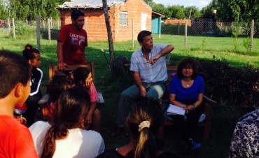 Bloque UCR : Axel Cantlon y su equipo visitaron el barrio Las Praderas y pidieron por el estado de las calles