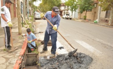 El Municipio intensifica las tareas de limpieza y desobstrucci&oacute;n en sumideros y bocas de tormenta