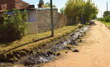 El Municipio realiz&oacute; trabajos de zanjeo en el barrio Las Acacias