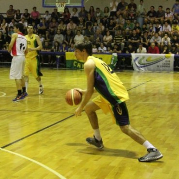 CIUDAD DE CAMPANA Y UNA VICTORIA QUE LO ACERCA A LOS PLAY-OFFS