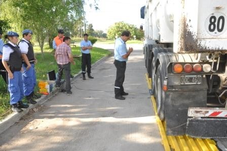 La Dirección de Tránsito y Transporte comenzó con el pesaje de camiones